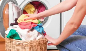 Skurczone ubrania po praniu? 5 skutecznych sposobów na ratunek