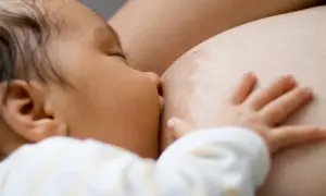 Za dużo mleka w piersiach? 7 skutecznych sposobów na nadmiar
