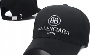 Ile kosztuje czapka Balenciaga? Ceny, modele i gdzie kupić taniej