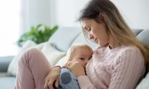 Przeziębienie podczas karmienia piersią - bezpieczne sposoby leczenia