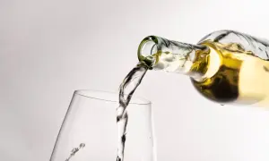 Czy picie wina podczas karmienia piersią jest bezpieczne? Fakty
