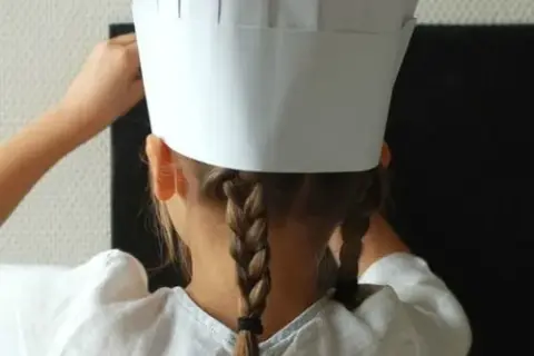 Jak zrobić czapkę kucharską z papieru - prosty tutorial krok po kroku