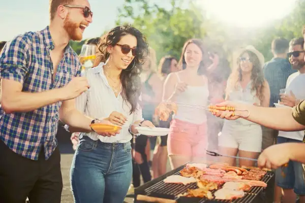 W co się ubrać na grilla: 5 stylizacji na każdą okazję